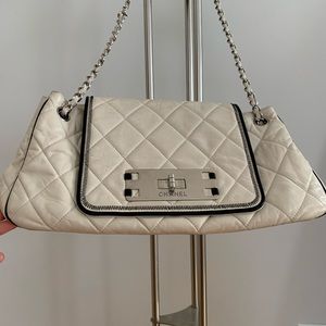 Quilted Leather Chanel Bag EUC VGUC